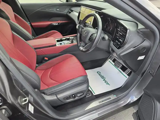 レクサス ＲＸ 500h Fスポーツパフォーマンス 鹿児島県 2023(令5)年 7.8万km ソニッククロム マークレビンソン　/寒冷地仕様　/オレンジキャリパー　/全席シートヒーター　/全席ベンチレーション　/ステアリングヒーター/輻射ヒーター/パノラミックビューモニター　/ブラインドスポットモニター　/ＤＩＲＥＣＴ４　/ダイナミックリアステアリング/純正メモリーナビ/Bluetoothオーディオ/フルセグテレビ/パワーバックドア/TVキャンセラー/デジタルインナーミラー/前後ドライブレコーダー/ワイヤレス充電/パーキングアシスト/レーダークルーズコントロール/パドルシフト/ＭＴモード付きＡＴ/プッシュスタート/スマートキー/レーンキープアシスト/横滑り防止装置/エアバック(W+サイド)/カーテンエアバッグ