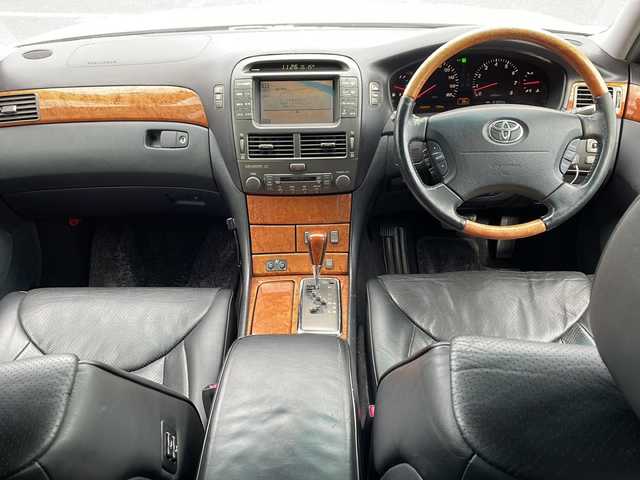 トヨタ セルシオ Cタイプ 徳島県 2002(平14)年 9.2万km 白 サンルーフ/純正フロアマット/ハーフレザーシート/前席シートヒーター/前席エアーシート/前席パワーシート/純正16インチアルミホイール/シートメモリ/純正ドアバイザー/ラジオ/DVDボイスナビゲーション/クルーズコントロール