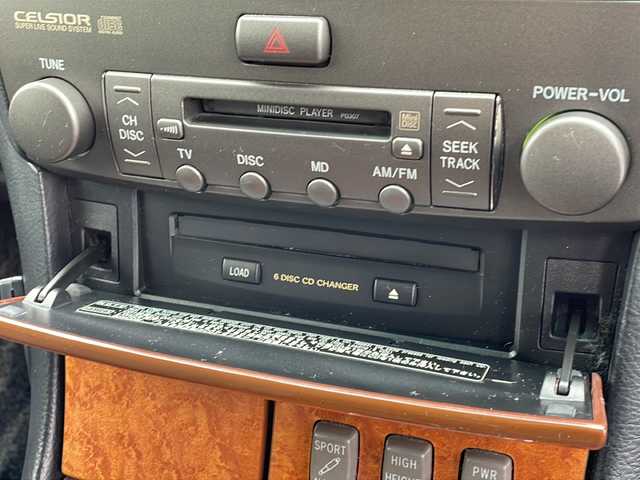 トヨタ セルシオ Cタイプ 徳島県 2002(平14)年 9.2万km 白 サンルーフ/純正フロアマット/ハーフレザーシート/前席シートヒーター/前席エアーシート/前席パワーシート/純正16インチアルミホイール/シートメモリ/純正ドアバイザー/ラジオ/DVDボイスナビゲーション/クルーズコントロール