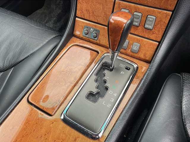 トヨタ セルシオ Cタイプ 徳島県 2002(平14)年 9.2万km 白 サンルーフ/純正フロアマット/ハーフレザーシート/前席シートヒーター/前席エアーシート/前席パワーシート/純正16インチアルミホイール/シートメモリ/純正ドアバイザー/ラジオ/DVDボイスナビゲーション/クルーズコントロール