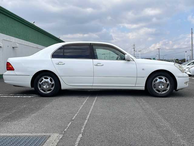 トヨタ セルシオ Cタイプ 徳島県 2002(平14)年 9.2万km 白 サンルーフ/純正フロアマット/ハーフレザーシート/前席シートヒーター/前席エアーシート/前席パワーシート/純正16インチアルミホイール/シートメモリ/純正ドアバイザー/ラジオ/DVDボイスナビゲーション/クルーズコントロール