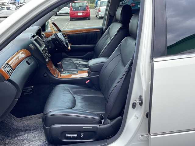 トヨタ セルシオ Cタイプ 徳島県 2002(平14)年 9.2万km 白 サンルーフ/純正フロアマット/ハーフレザーシート/前席シートヒーター/前席エアーシート/前席パワーシート/純正16インチアルミホイール/シートメモリ/純正ドアバイザー/ラジオ/DVDボイスナビゲーション/クルーズコントロール