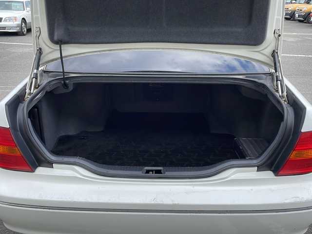 トヨタ セルシオ Cタイプ 徳島県 2002(平14)年 9.2万km 白 サンルーフ/純正フロアマット/ハーフレザーシート/前席シートヒーター/前席エアーシート/前席パワーシート/純正16インチアルミホイール/シートメモリ/純正ドアバイザー/ラジオ/DVDボイスナビゲーション/クルーズコントロール