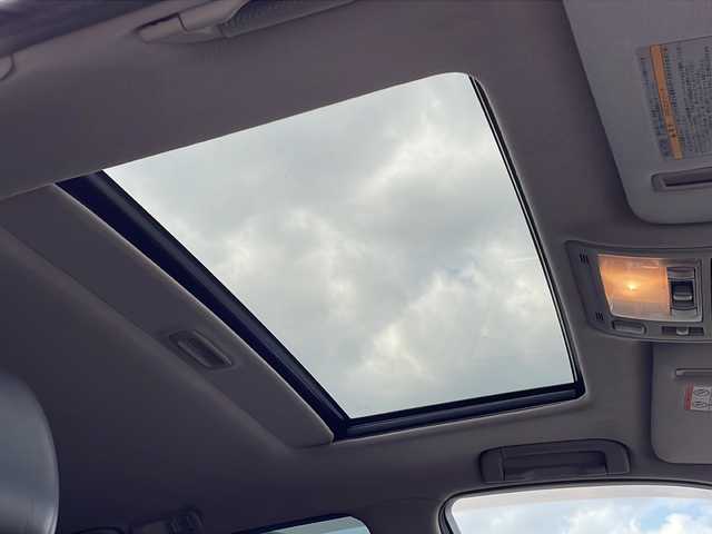 トヨタ セルシオ Cタイプ 徳島県 2002(平14)年 9.2万km 白 サンルーフ/純正フロアマット/ハーフレザーシート/前席シートヒーター/前席エアーシート/前席パワーシート/純正16インチアルミホイール/シートメモリ/純正ドアバイザー/ラジオ/DVDボイスナビゲーション/クルーズコントロール