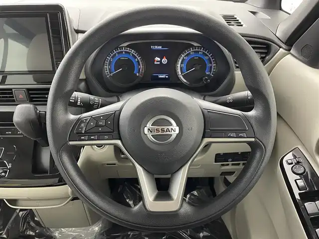 日産 ルークス X 埼玉県 2022(令4)年 1.5万km スパークリングレッドM 純正９型ナビ　全方位　衝突軽減　ＢＴ　スマートキー　パワースライドドア　アイドリングストップ　フルセグＴＶ　オートハイビーム　レーンキープ　コーナーセンサー　純正フロアマット　ベンチシート