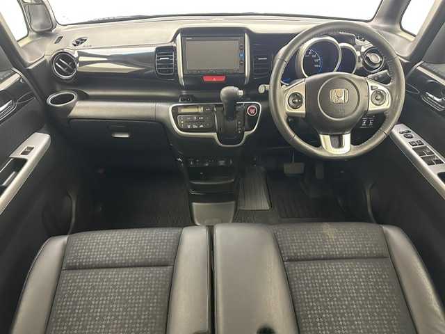 ホンダ Ｎ ＢＯＸ カスタムGターボSSブラッククタイル 兵庫県 2017(平29)年 5.9万km クリスタルブラックパール 純正メモリナビ(CD/DVD/Bluetooth/フルセグTV）/バックカメラ/クルーズコントロール/シートヒーター/ハーフレザーシート/両側スライドドア/社外アルミホイール/純正フロアマット/ドライブレコーダー/ETC/スペアキー/オートライト/ダウンサス/純正アルミホイール付スタッドレスタイヤ積込