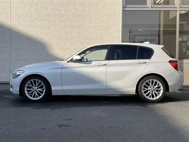 ＢＭＷ １１６ｉ ファッショニスタ 大阪府 2014(平26)年 9.4万km ミネラルホワイト 純正ナビ/　Bluetooth/CD/DVD/クルーズコントロール/レザーシート（ベージュ）/メモリ付きパワーシート/前席シートヒーター/電動リアゲート/バックカメラ/コーナーセンサー/ETC/保証書・取扱説明書