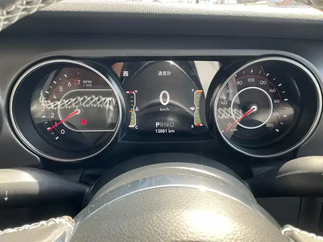 クライスラー・ジープ ジープ グラディエーター ルビコン 滋賀県 2022(令4)年 1.4万km グレー 車検7年10月まで/社外フロント/リアバンパー/フロントショートフェンダー/ナンバー移設キット/ヒッチメンバー、/純正FOXショック/フロント/リアパーク・アシスト/ブラインドスポットモニター/クルーズコントロール/純正8.4インチディスプレイ/Bluetooth、フルセグテレビ/フロント/サイド/バックカメラ/ETC2.0/ダークサドル革シート/前席シートヒーター/ステアリングヒーター/メゾット17インチホイー/LEDヘッドライト/LEDフォグランプ/スペアキー有り/取扱説明書、保証書