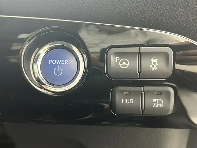 トヨタ プリウス A ツーリングセレクション 埼玉県 2016(平28)年 8.4万km ホワイトパールクリスタルシャイン 純正９型ナビ　シートヒーター　ＢＳＭ　ＨＵＤ　バックカメラ　クルコン　コーナーセンサー　ビルドインＥＴＣ　オートライト　ＬＥＤライト　衝突軽減装置　フルセグ　メモリーナビ　レーンアシスト