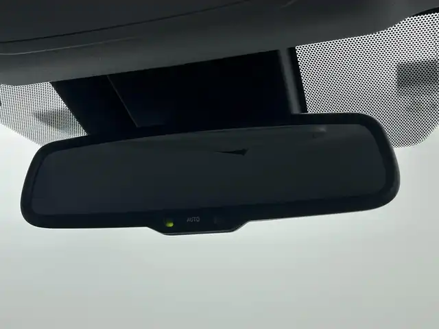 トヨタ プリウス A ツーリングセレクション 埼玉県 2016(平28)年 8.4万km ホワイトパールクリスタルシャイン 純正９型ナビ　シートヒーター　ＢＳＭ　ＨＵＤ　バックカメラ　クルコン　コーナーセンサー　ビルドインＥＴＣ　オートライト　ＬＥＤライト　衝突軽減装置　フルセグ　メモリーナビ　レーンアシスト