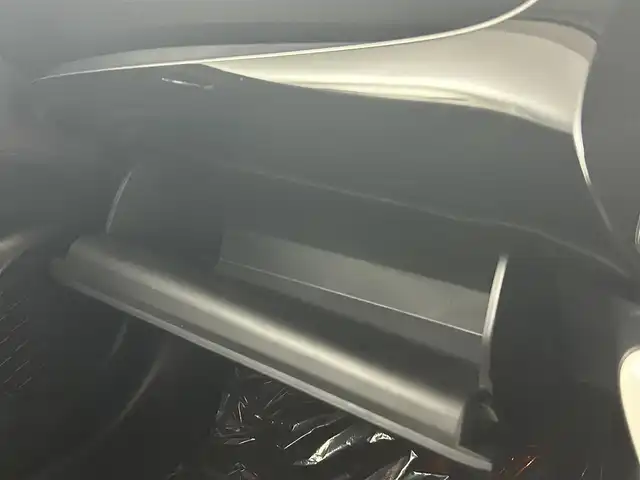 トヨタ プリウス A ツーリングセレクション 埼玉県 2016(平28)年 8.4万km ホワイトパールクリスタルシャイン 純正９型ナビ　シートヒーター　ＢＳＭ　ＨＵＤ　バックカメラ　クルコン　コーナーセンサー　ビルドインＥＴＣ　オートライト　ＬＥＤライト　衝突軽減装置　フルセグ　メモリーナビ　レーンアシスト