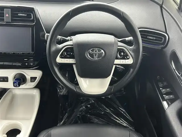 トヨタ プリウス A ツーリングセレクション 埼玉県 2016(平28)年 8.4万km ホワイトパールクリスタルシャイン 純正９型ナビ　シートヒーター　ＢＳＭ　ＨＵＤ　バックカメラ　クルコン　コーナーセンサー　ビルドインＥＴＣ　オートライト　ＬＥＤライト　衝突軽減装置　フルセグ　メモリーナビ　レーンアシスト