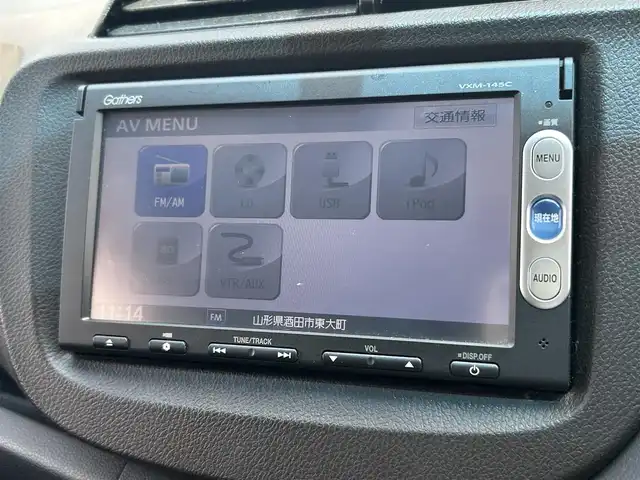 ホンダ フィット シャトル ハイブリッド スマートセレ 山形県 2013(平25)年 15.7万km アラバスターシルバーメタリック 純正ナビ/・FM/AM/CD/Bluetooth/クルーズコントロール/前席ヒートシーター/バックカメラ/ハーフレザー/ETC/フルフラット/横滑り軽減装置/純正ホイール/オートライト/純正フロアマット（助手席無し）/スペアキー/スマートキー/ドアバイザー/フォグランプ/冬タイヤ積載/パワーウインドウ（右後ろ不良）/保証書/取扱説明書