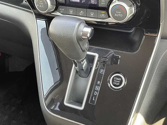 日産 セレナ B 鳥取県 2021(令3)年 2.3万km ブリリアントホワイトパール 4WD/純正ナビ/フルセグ/CD/BT/ビルトインETC/クルーズコントロール/プッシュエンジンスタート/アイドリングストップ/フロアマット/ドアバイザー