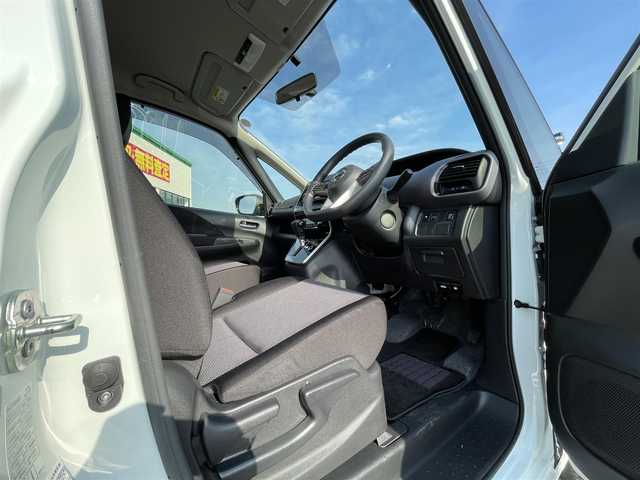 日産 セレナ B 鳥取県 2021(令3)年 2.3万km ブリリアントホワイトパール 4WD/純正ナビ/フルセグ/CD/BT/ビルトインETC/クルーズコントロール/プッシュエンジンスタート/アイドリングストップ/フロアマット/ドアバイザー
