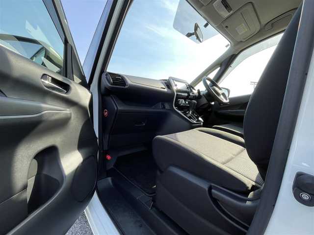 日産 セレナ B 鳥取県 2021(令3)年 2.3万km ブリリアントホワイトパール 4WD/純正ナビ/フルセグ/CD/BT/ビルトインETC/クルーズコントロール/プッシュエンジンスタート/アイドリングストップ/フロアマット/ドアバイザー