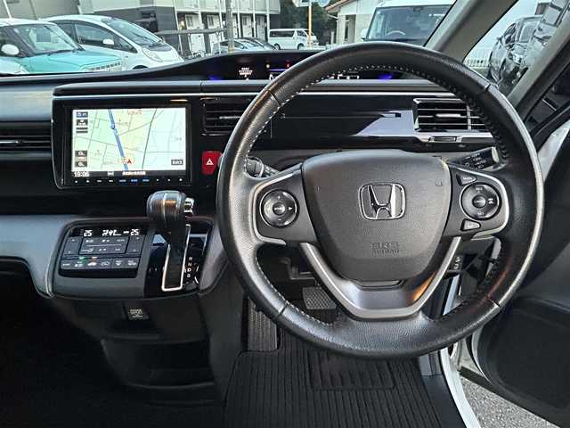 ホンダ ステップワゴン スパーダ 愛知県 2016(平28)年 8.4万km ホワイトオーキッドパール 純正ナビ/（FM/AM/CD/DVD/SD/BT)/フルセグTV/バックカメラ/ドライブレコーダー/ETC/両側パワースライドドア/純正16インチAW/LEDヘッドライト/フォグランプ/スマートキー/スペアキー/ステアリングスィッチ/ドアバイザー/フロアマット