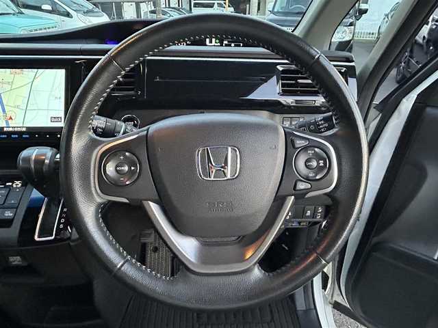 ホンダ ステップワゴン スパーダ 愛知県 2016(平28)年 8.4万km ホワイトオーキッドパール 純正ナビ/（FM/AM/CD/DVD/SD/BT)/フルセグTV/バックカメラ/ドライブレコーダー/ETC/両側パワースライドドア/純正16インチAW/LEDヘッドライト/フォグランプ/スマートキー/スペアキー/ステアリングスィッチ/ドアバイザー/フロアマット