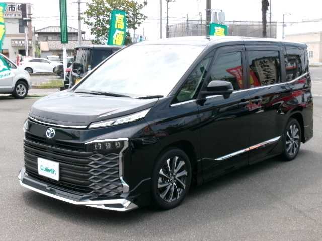 トヨタ ヴォクシー ハイブリッド S－Z 岡山県 2023(令5)年 3.5万km アティチュードブラックマイカ 【 Toyota Safety Sense 】/・LDA/・PCS/・RSA/・AHB/・PDA/PKSB/オートライト/レーダークルーズコントロール/モデリスタエアロ/ディスプレイオーディオプラス/車載メモリーナビ/14型有機ELフリップダウンモニター/バックカメラ/DVD再生可能/AppleCarPlay/AndroidAuto/Bluetooth/HDMI/AC100V/USB（前席・2ｎｄシート）/DVDデッキ/パワーバックドア/両側パワースライドドア/ハンズフリーデュアルパワースライドドア/ユニバーサルステップ/ハーフレザーシート/シートヒーター（D/N/2ｎｄシート）/純正ドライブレコーダー（フロント・リア）/2.0対応ビルトインETC/純正フロアマット/純正17AW/スマートキー2個