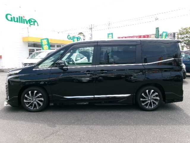 トヨタ ヴォクシー ハイブリッド S－Z 岡山県 2023(令5)年 3.5万km アティチュードブラックマイカ 【 Toyota Safety Sense 】/・LDA/・PCS/・RSA/・AHB/・PDA/PKSB/オートライト/レーダークルーズコントロール/モデリスタエアロ/ディスプレイオーディオプラス/車載メモリーナビ/14型有機ELフリップダウンモニター/バックカメラ/DVD再生可能/AppleCarPlay/AndroidAuto/Bluetooth/HDMI/AC100V/USB（前席・2ｎｄシート）/DVDデッキ/パワーバックドア/両側パワースライドドア/ハンズフリーデュアルパワースライドドア/ユニバーサルステップ/ハーフレザーシート/シートヒーター（D/N/2ｎｄシート）/純正ドライブレコーダー（フロント・リア）/2.0対応ビルトインETC/純正フロアマット/純正17AW/スマートキー2個