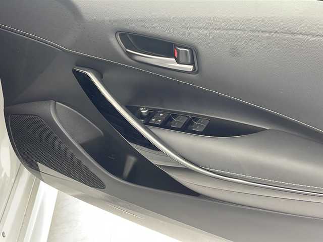 トヨタ ＧＲカローラ RZ 沖縄県 2024(令6)年 0.6万km プラチナホワイトパールマイカ 純正ディスプレイオーディオ/（フルセグTV　Ｂｌｕｅｔｏｏｔｈ接続）/バックカメラ/ビルトインＥＴＣ/ドライブレコーダー/トヨタセーフティセンス/・衝突被害軽減ブレーキ (プリクラッシュセーフティ)																									/・ハンドル操作サポート (レーントレーシングアシスト)																									/・追従ドライブ支援機能 (レーダークルーズコントロール)																									/・車線はみ出しアラート (レーンディパーチャーアラート)																									/・自動ハイビーム (オートマチックハイビーム)																									/ハーフレザーシート/４ＷＤ/ステアリングスイッチ/カーボンルーフ/スマートキー/スペアキー/プッシュスタート/純正フロアマット/純正18インチアルミホイール/LEDヘッドライト/オートライト/保証書/取扱説明書