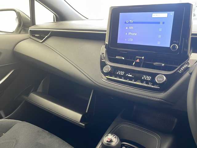 トヨタ ＧＲカローラ RZ 沖縄県 2024(令6)年 0.6万km プラチナホワイトパールマイカ 純正ディスプレイオーディオ/（フルセグTV　Ｂｌｕｅｔｏｏｔｈ接続）/バックカメラ/ビルトインＥＴＣ/ドライブレコーダー/トヨタセーフティセンス/・衝突被害軽減ブレーキ (プリクラッシュセーフティ)																									/・ハンドル操作サポート (レーントレーシングアシスト)																									/・追従ドライブ支援機能 (レーダークルーズコントロール)																									/・車線はみ出しアラート (レーンディパーチャーアラート)																									/・自動ハイビーム (オートマチックハイビーム)																									/ハーフレザーシート/４ＷＤ/ステアリングスイッチ/カーボンルーフ/スマートキー/スペアキー/プッシュスタート/純正フロアマット/純正18インチアルミホイール/LEDヘッドライト/オートライト/保証書/取扱説明書