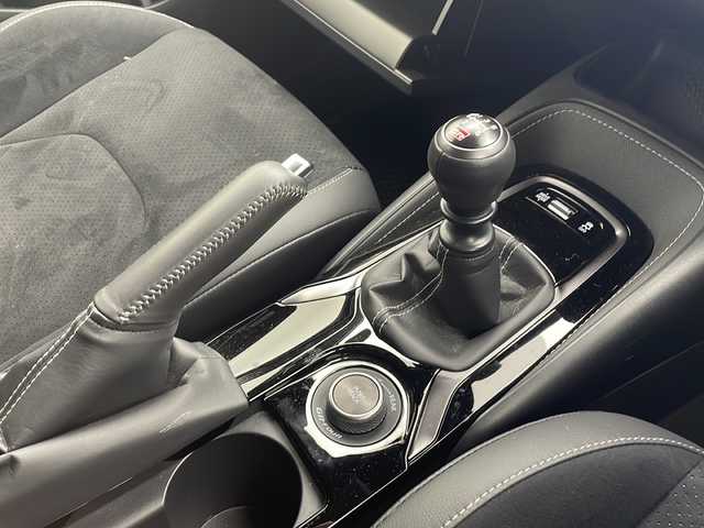 トヨタ ＧＲカローラ RZ 沖縄県 2024(令6)年 0.6万km プラチナホワイトパールマイカ 純正ディスプレイオーディオ/（フルセグTV　Ｂｌｕｅｔｏｏｔｈ接続）/バックカメラ/ビルトインＥＴＣ/ドライブレコーダー/トヨタセーフティセンス/・衝突被害軽減ブレーキ (プリクラッシュセーフティ)																									/・ハンドル操作サポート (レーントレーシングアシスト)																									/・追従ドライブ支援機能 (レーダークルーズコントロール)																									/・車線はみ出しアラート (レーンディパーチャーアラート)																									/・自動ハイビーム (オートマチックハイビーム)																									/ハーフレザーシート/４ＷＤ/ステアリングスイッチ/カーボンルーフ/スマートキー/スペアキー/プッシュスタート/純正フロアマット/純正18インチアルミホイール/LEDヘッドライト/オートライト/保証書/取扱説明書