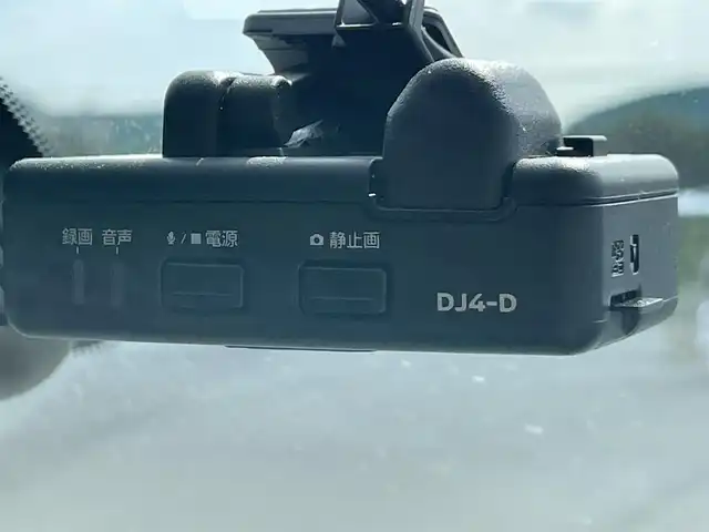 日産 セレナ ハイウェイスター V 岡山県 2020(令2)年 8.2万km ブリリアントホワイトパール 登録時走行距離81468km/純正10インチナビ/フルセグTV(AM.FM.CD.DVD.TV.BT)/純正フリップダウンモニター/両側パワースライドドア/アラウンドビューモニター/ETC/ブラインドスポットモニター/前後ドライブレコーダー/クリアランスソナー/衝突軽減ブレーキ/横滑り防止装置/クルーズコントロール/レーンキープアシスト/オートライト/アイドリングストップ/16インチ純正AW/純正フロアマット