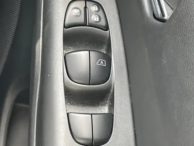 日産 セレナ ハイウェイスター V 岡山県 2020(令2)年 8.2万km ブリリアントホワイトパール 登録時走行距離81468km/純正10インチナビ/フルセグTV(AM.FM.CD.DVD.TV.BT)/純正フリップダウンモニター/両側パワースライドドア/アラウンドビューモニター/ETC/ブラインドスポットモニター/前後ドライブレコーダー/クリアランスソナー/衝突軽減ブレーキ/横滑り防止装置/クルーズコントロール/レーンキープアシスト/オートライト/アイドリングストップ/16インチ純正AW/純正フロアマット