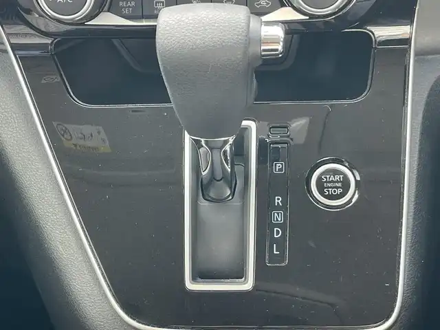 日産 セレナ ハイウェイスター V 岡山県 2020(令2)年 8.2万km ブリリアントホワイトパール 登録時走行距離81468km/純正10インチナビ/フルセグTV(AM.FM.CD.DVD.TV.BT)/純正フリップダウンモニター/両側パワースライドドア/アラウンドビューモニター/ETC/ブラインドスポットモニター/前後ドライブレコーダー/クリアランスソナー/衝突軽減ブレーキ/横滑り防止装置/クルーズコントロール/レーンキープアシスト/オートライト/アイドリングストップ/16インチ純正AW/純正フロアマット