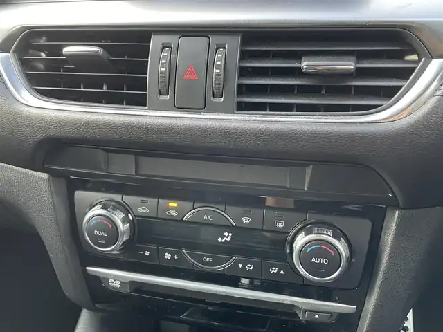 マツダ アテンザ ワゴン XD プロアクティブ 千葉県 2017(平29)年 6.7万km スノーフレイクホワイトパールマイカ 衝突軽減ブレーキ/マツダコネクトナビ/・CD/DVD/Bluetooth/フルセグ/バックカメラ/アダプティブクルーズコントロール/レーンキープアシスト/ブラインドスポットモニター/標識認識システム/ヘッドアップディスプレイ/スマートキー/前後コーナーセンサー/純正19インチアルミホイール/純正アダプティブLEDヘッドライト/フォグランプ/ルーフレール/パドルシフト/本革巻きステアリング/ETC/サイド＆カーテンエアバッグ