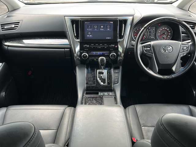 トヨタ アルファード S Cパッケージ 岐阜県 2020(令2)年 6.4万km ホワイトパールクリスタルシャイン 登録時走行距離63971km/サンルーフ/純正ナビ/フルセグテレビ/バックモニター/Blue tooth・USB入力端子/ビルトインETC/両側パワースライドドア/トヨタセーフティセンス/コーナーセンサー前後/クルーズコントロール/ドライブレコーダー前後/ＬＥＤヘッドライト/オートマチックハイビーム/オートライト/純正18アルミホイール/レーンキープアシスト/レザーシート/3列シート/パワーシート前席/シートヒーター前席/エアシート前席/オットマン/電動リアゲート/純正フロアマット/プッシュスタート/スマートキー/スペアキー1本/アイドリングストップ/ステアリングヒーター/100V充電/禁煙車