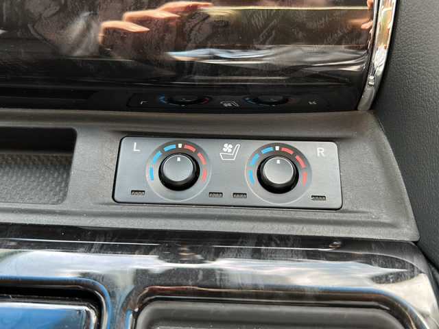 トヨタ アルファード S Cパッケージ 岐阜県 2020(令2)年 6.4万km ホワイトパールクリスタルシャイン 登録時走行距離63971km/サンルーフ/純正ナビ/フルセグテレビ/バックモニター/Blue tooth・USB入力端子/ビルトインETC/両側パワースライドドア/トヨタセーフティセンス/コーナーセンサー前後/クルーズコントロール/ドライブレコーダー前後/ＬＥＤヘッドライト/オートマチックハイビーム/オートライト/純正18アルミホイール/レーンキープアシスト/レザーシート/3列シート/パワーシート前席/シートヒーター前席/エアシート前席/オットマン/電動リアゲート/純正フロアマット/プッシュスタート/スマートキー/スペアキー1本/アイドリングストップ/ステアリングヒーター/100V充電/禁煙車