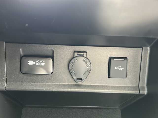 トヨタ アルファード S Cパッケージ 岐阜県 2020(令2)年 6.4万km ホワイトパールクリスタルシャイン 登録時走行距離63971km/サンルーフ/純正ナビ/フルセグテレビ/バックモニター/Blue tooth・USB入力端子/ビルトインETC/両側パワースライドドア/トヨタセーフティセンス/コーナーセンサー前後/クルーズコントロール/ドライブレコーダー前後/ＬＥＤヘッドライト/オートマチックハイビーム/オートライト/純正18アルミホイール/レーンキープアシスト/レザーシート/3列シート/パワーシート前席/シートヒーター前席/エアシート前席/オットマン/電動リアゲート/純正フロアマット/プッシュスタート/スマートキー/スペアキー1本/アイドリングストップ/ステアリングヒーター/100V充電/禁煙車