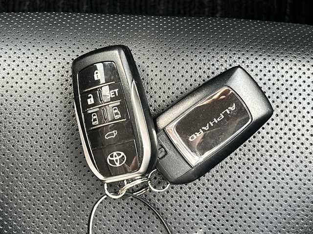 トヨタ アルファード S Cパッケージ 岐阜県 2020(令2)年 6.4万km ホワイトパールクリスタルシャイン 登録時走行距離63971km/サンルーフ/純正ナビ/フルセグテレビ/バックモニター/Blue tooth・USB入力端子/ビルトインETC/両側パワースライドドア/トヨタセーフティセンス/コーナーセンサー前後/クルーズコントロール/ドライブレコーダー前後/ＬＥＤヘッドライト/オートマチックハイビーム/オートライト/純正18アルミホイール/レーンキープアシスト/レザーシート/3列シート/パワーシート前席/シートヒーター前席/エアシート前席/オットマン/電動リアゲート/純正フロアマット/プッシュスタート/スマートキー/スペアキー1本/アイドリングストップ/ステアリングヒーター/100V充電/禁煙車