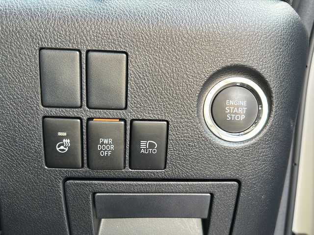 トヨタ アルファード S Cパッケージ 岐阜県 2020(令2)年 6.4万km ホワイトパールクリスタルシャイン 登録時走行距離63971km/サンルーフ/純正ナビ/フルセグテレビ/バックモニター/Blue tooth・USB入力端子/ビルトインETC/両側パワースライドドア/トヨタセーフティセンス/コーナーセンサー前後/クルーズコントロール/ドライブレコーダー前後/ＬＥＤヘッドライト/オートマチックハイビーム/オートライト/純正18アルミホイール/レーンキープアシスト/レザーシート/3列シート/パワーシート前席/シートヒーター前席/エアシート前席/オットマン/電動リアゲート/純正フロアマット/プッシュスタート/スマートキー/スペアキー1本/アイドリングストップ/ステアリングヒーター/100V充電/禁煙車