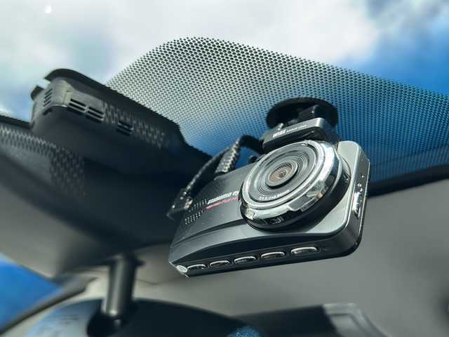 トヨタ アルファード S Cパッケージ 岐阜県 2020(令2)年 6.4万km ホワイトパールクリスタルシャイン 登録時走行距離63971km/サンルーフ/純正ナビ/フルセグテレビ/バックモニター/Blue tooth・USB入力端子/ビルトインETC/両側パワースライドドア/トヨタセーフティセンス/コーナーセンサー前後/クルーズコントロール/ドライブレコーダー前後/ＬＥＤヘッドライト/オートマチックハイビーム/オートライト/純正18アルミホイール/レーンキープアシスト/レザーシート/3列シート/パワーシート前席/シートヒーター前席/エアシート前席/オットマン/電動リアゲート/純正フロアマット/プッシュスタート/スマートキー/スペアキー1本/アイドリングストップ/ステアリングヒーター/100V充電/禁煙車