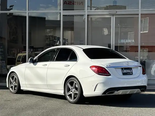 メルセデス・ベンツ Ｃ１８０ アバンギャルド AMGライン 福岡県 2017(平29)年 9万km ポーラホワイト 黒革　/ＡＣＣ／ＢＳＭ　/アンビエントライト　/純正ナビ／ＴＶ　/Ｂｌｕｅｔｏｏｔｈ　/バックカメラ　/メモリ付パワーシート　/前席シートヒーター　/純正１８インチＡＷ