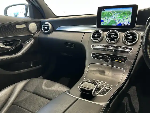 メルセデス・ベンツ Ｃ１８０ アバンギャルド AMGライン 福岡県 2017(平29)年 9万km ポーラホワイト 黒革　/ＡＣＣ／ＢＳＭ　/アンビエントライト　/純正ナビ／ＴＶ　/Ｂｌｕｅｔｏｏｔｈ　/バックカメラ　/メモリ付パワーシート　/前席シートヒーター　/純正１８インチＡＷ