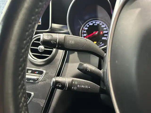 メルセデス・ベンツ Ｃ１８０ アバンギャルド AMGライン 福岡県 2017(平29)年 9万km ポーラホワイト 黒革　/ＡＣＣ／ＢＳＭ　/アンビエントライト　/純正ナビ／ＴＶ　/Ｂｌｕｅｔｏｏｔｈ　/バックカメラ　/メモリ付パワーシート　/前席シートヒーター　/純正１８インチＡＷ