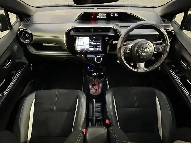 トヨタ アクア G GRスポーツ 17インチPKG 愛知県 2018(平30)年 7万km ブラックマイカ 純正SDナビ(FM/AM/CD/DVD/BT/フルセグ)/プリクラッシュセーフティー/レーンディーパーチャーアラート/先行車発進/バックカメラ/GRキャリパー/ハーフレザーシート/LEDヘッドライト/フォグランプ/純正AW17インチ/電動格納ミラー/純正フロアマット/ETC/プッシュスタート/スマートキー・スペアキー１本/ステアリングリモコン/ハンズフリー/ABS/取扱説明書・保証書