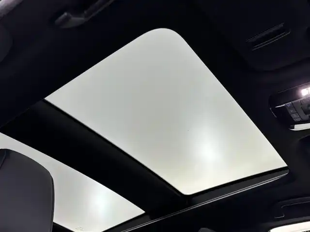 トヨタ ハリアー Z レザーパッケージ 福岡県 2020(令2)年 3.4万km ホワイトパールクリスタルシャイン 調光パノラマルーフ　/モデリスタエアロ　/純正１２．３型ＤＡナビ／フルセグTV　/バックカメラ　/ＪＢＬプレミアムサウンド　/デジタルルームミラー　/ドライブレコーダー　/ビルトインETC2.0　/トヨタセーフティセンス　/レーダークルーズコントロール　/コーナーセンサー　/衝突軽減ブレーキ　/レーンキープ　/ブラインドスポットモニター　/ヘッドアップディスプレイ　/アクセル踏み間違い防止　/シートベンチレーション／ヒーター　/パワーバックドア　/シートメモリー付きパワーシート　/純正１９インチアルミホイール