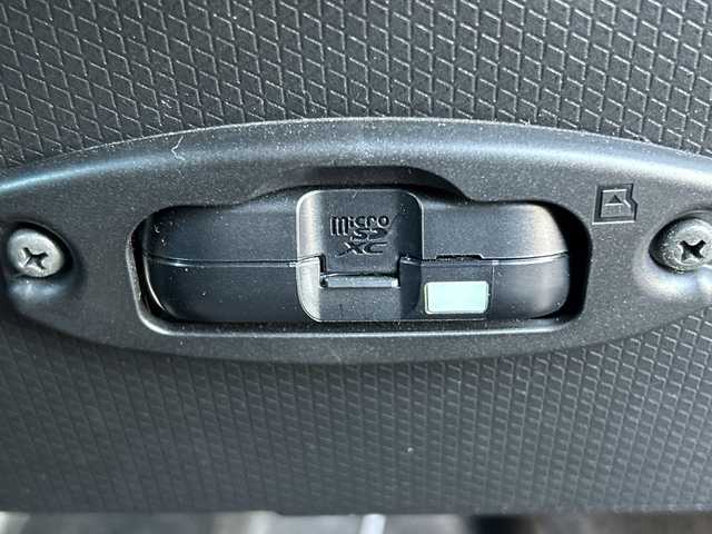 ダイハツ タント カスタム X 千葉県 2023(令5)年 0.9万km ブラックマイカメタリック ワンオーナー/スマートアシスト/・衝突回避支援ブレーキ機能/・衝突警報機能/・ブレーキ制御付誤発進抑制機能/・車線逸脱抑制制御機能/・車線逸脱警報機能/・路側逸脱警報機能/・ふらつき警報/・先行車発進お知らせ機能/・標識認識機能/・ADB（アダプティブドライビングビーム）/・サイドビューランプ/純正メモリナビ【NMZL-W73D】/フルセグTV/DVD/CD/Bluetooth/ステアリングスイッチ/アラウンドビューモニター/バックカメラ/ハーフレザーシート/・前席シートヒーター/アイドリングストップ/横滑り防止装置/電動格納ミラー/オートライト/LEDヘッドライト/LEDフォグ/純正14インチアルミホイール/取扱説明書/保証書