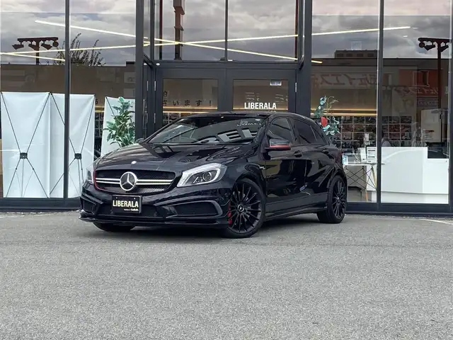 メルセデス・ベンツ Ａ４５ 4マチック エディション1 福岡県 2013(平25)年 5.2万km コスモスブラック ・クルーズコントロール/・純正ナビ/Bluetooth/USB/・バックカメラ/・AMGパフォーマンスシート/シートヒーター/・ドライブレコーダー/・DTV/・ETC/・純正19AW/・ブラインドスポット/・保証書/・取扱説明書/・スペアキー