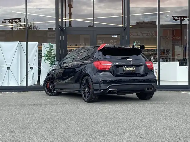 メルセデス・ベンツ Ａ４５ 4マチック エディション1 福岡県 2013(平25)年 5.2万km コスモスブラック ・クルーズコントロール/・純正ナビ/Bluetooth/USB/・バックカメラ/・AMGパフォーマンスシート/シートヒーター/・ドライブレコーダー/・DTV/・ETC/・純正19AW/・ブラインドスポット/・保証書/・取扱説明書/・スペアキー