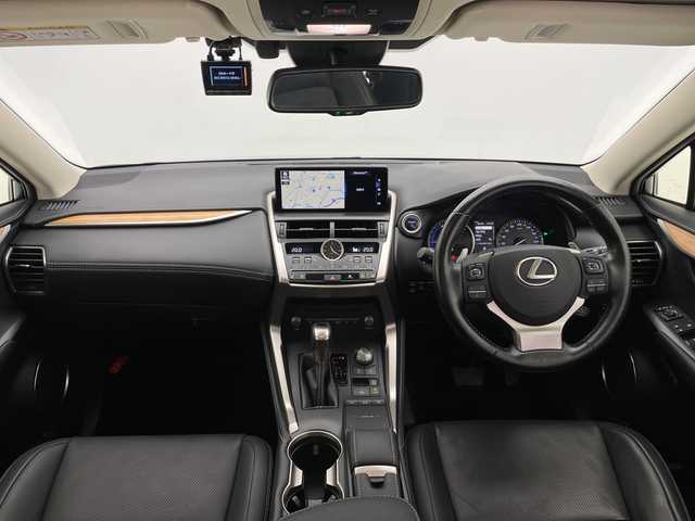 レクサス ＮＸ 300h バージョンL 長野県 2020(令2)年 5.4万km ソニックチタニウム ４WD/純正ナビ/BT／フルセグ／ラジオ／Miracast/置くだけ充電/ヘッドアップディスプレイ/ステアリングヒーター/エンジンスターター/リアフォグランプ/パドルシフト