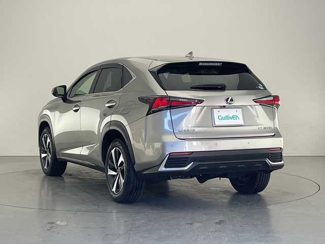 レクサス ＮＸ 300h バージョンL 長野県 2020(令2)年 5.4万km ソニックチタニウム ４WD/純正ナビ/BT／フルセグ／ラジオ／Miracast/置くだけ充電/ヘッドアップディスプレイ/ステアリングヒーター/エンジンスターター/リアフォグランプ/パドルシフト
