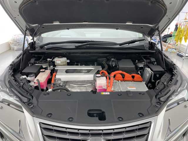 レクサス ＮＸ 300h バージョンL 長野県 2020(令2)年 5.4万km ソニックチタニウム ４WD/純正ナビ/BT／フルセグ／ラジオ／Miracast/置くだけ充電/ヘッドアップディスプレイ/ステアリングヒーター/エンジンスターター/リアフォグランプ/パドルシフト