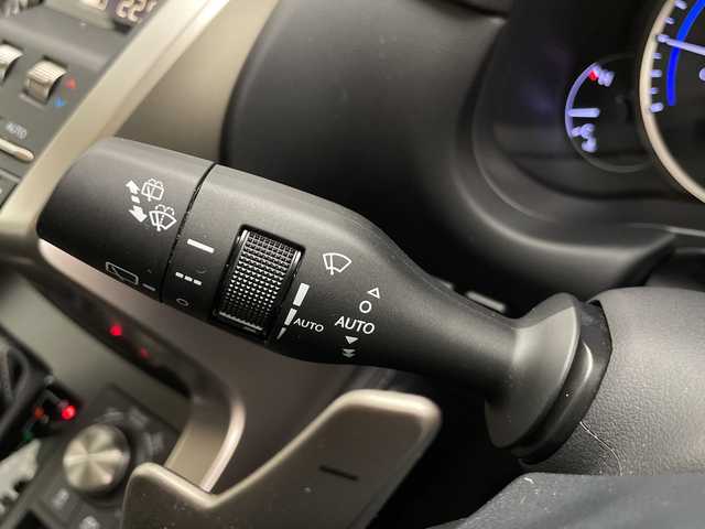 レクサス ＮＸ 300h バージョンL 長野県 2020(令2)年 5.4万km ソニックチタニウム ４WD/純正ナビ/BT／フルセグ／ラジオ／Miracast/置くだけ充電/ヘッドアップディスプレイ/ステアリングヒーター/エンジンスターター/リアフォグランプ/パドルシフト