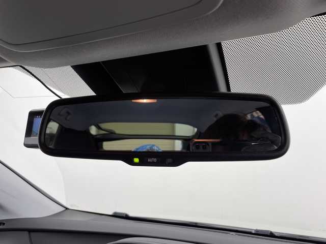 トヨタ プリウス A 道央・札幌 2016(平28)年 3.9万km ホワイトパールクリスタルシャイン ・4WD/寒冷地仕様/・トヨタセーフティセンス/・プリクラッシュセーフティ/・レーダークルーズコントロール/・純正9インチディーラーOPナビ　/・フルセグ.BT/DVD.CD.SD/・バックカメラ/・パーキングアシスト/・ワイパーデアイサー/・HUD/コーナーセンサー/・ブラインドスポットモニター/・オートマチックハイビーム/・前方ドライブレコーダー/・夏タイヤAW積込/・スマートキー×2/・横滑り防止装置/・レーンキープアシスト